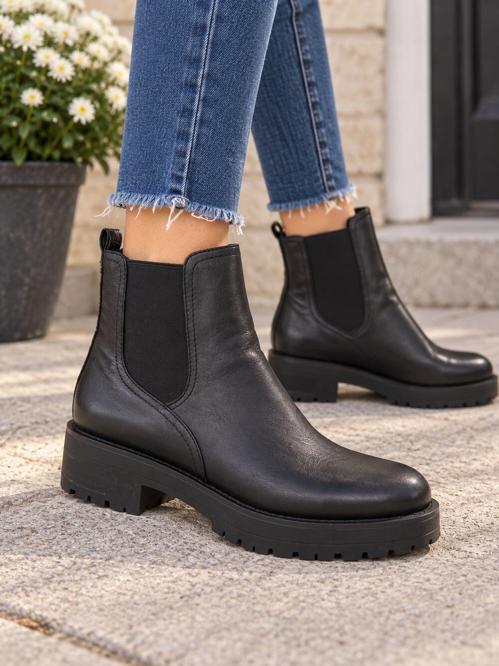 Sam Edelman Women’s Black Leather Waterproof Chelsea Lug Boots Size 8.5